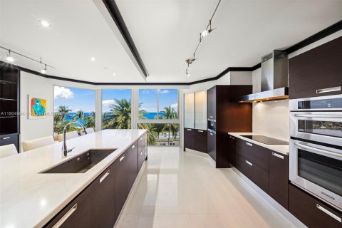 Condo in Miami Beach, Florida, 2 bedrooms  № 1955236 - photo 15