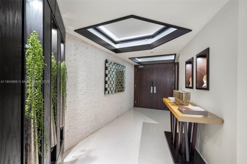 Condo in Miami Beach, Florida, 2 bedrooms  № 1955236 - photo 9