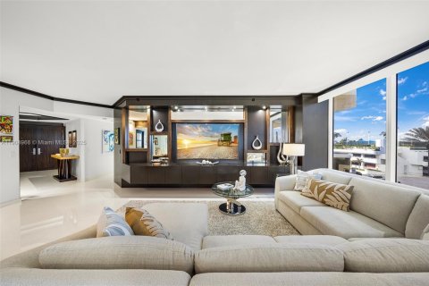 Condo in Miami Beach, Florida, 2 bedrooms  № 1955236 - photo 7