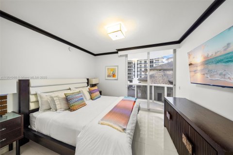 Condo in Miami Beach, Florida, 2 bedrooms  № 1955236 - photo 26