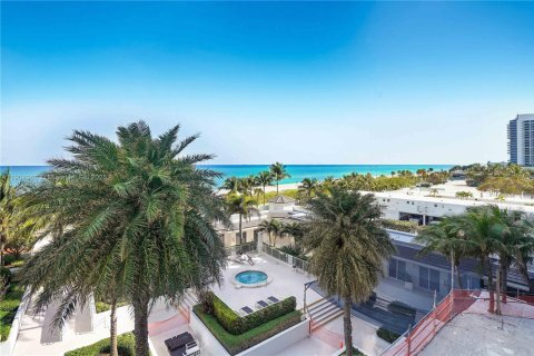 Condo in Miami Beach, Florida, 2 bedrooms  № 1955236 - photo 28