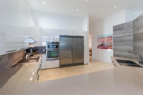 Снять в аренду виллу или дом в Майами, Флорида 5 спален, 314.47м2, № 2050094 - фото 10