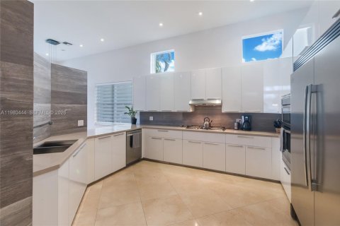 Снять в аренду виллу или дом в Майами, Флорида 5 спален, 314.47м2, № 2050094 - фото 11