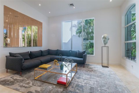 Снять в аренду виллу или дом в Майами, Флорида 5 спален, 314.47м2, № 2050094 - фото 3