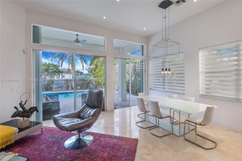 Снять в аренду виллу или дом в Майами, Флорида 5 спален, 314.47м2, № 2050094 - фото 13