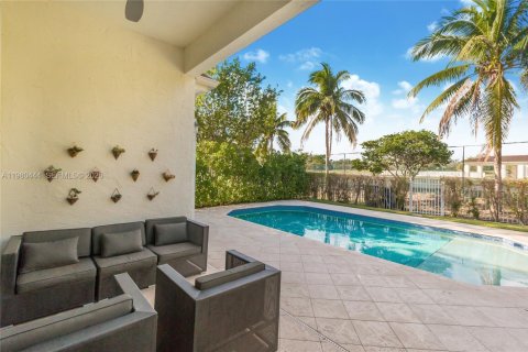 Снять в аренду виллу или дом в Майами, Флорида 5 спален, 314.47м2, № 2050094 - фото 25