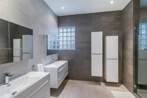 Снять в аренду виллу или дом в Майами, Флорида 5 спален, 314.47м2, № 2050094 - фото 18