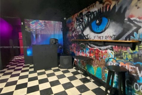 Commercial property in North Miami, Florida № 1985720 - photo 8