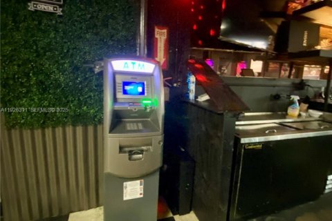 Commercial property in North Miami, Florida № 1985720 - photo 7