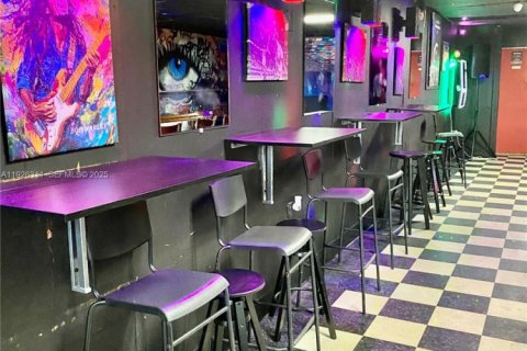 Commercial property in North Miami, Florida № 1985720 - photo 3