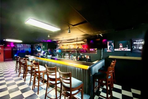 Commercial property in North Miami, Florida № 1985720 - photo 4