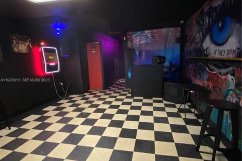 Commercial property in North Miami, Florida № 1985720 - photo 9