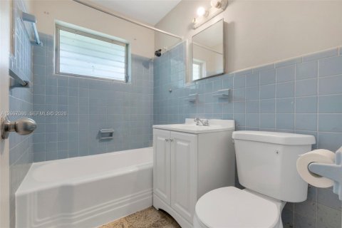 Casa en alquiler en Hollywood, Florida, 2 dormitorios, 188.31 m2 № 2091285 - foto 12