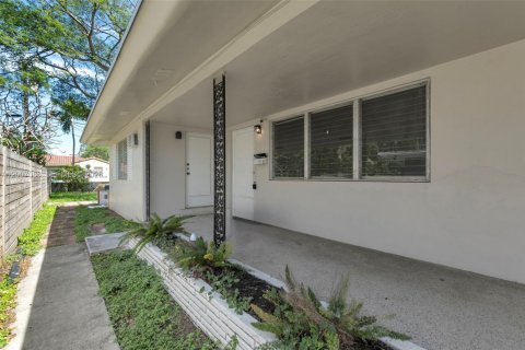 Casa en alquiler en Hollywood, Florida, 2 dormitorios, 188.31 m2 № 2091285 - foto 2