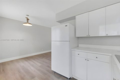 Casa en alquiler en Hollywood, Florida, 2 dormitorios, 188.31 m2 № 2091285 - foto 6