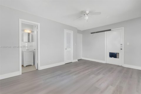 Casa en alquiler en Hollywood, Florida, 2 dormitorios, 188.31 m2 № 2091285 - foto 10