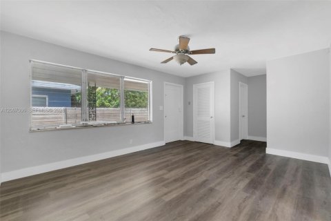 Casa en alquiler en Hollywood, Florida, 2 dormitorios, 188.31 m2 № 2091285 - foto 4