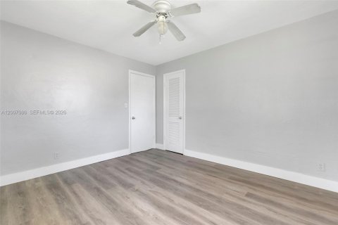 Casa en alquiler en Hollywood, Florida, 2 dormitorios, 188.31 m2 № 2091285 - foto 13