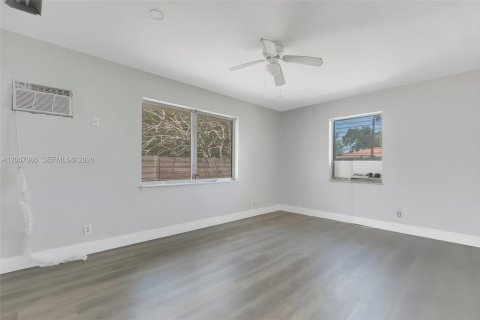 Casa en alquiler en Hollywood, Florida, 2 dormitorios, 188.31 m2 № 2091285 - foto 7