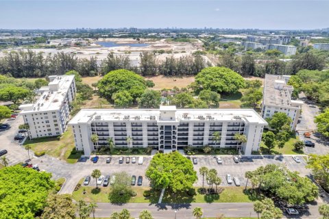 Copropriété à louer à Pompano Beach, Floride: 2 chambres, 106.84 m2 № 1208736 - photo 1