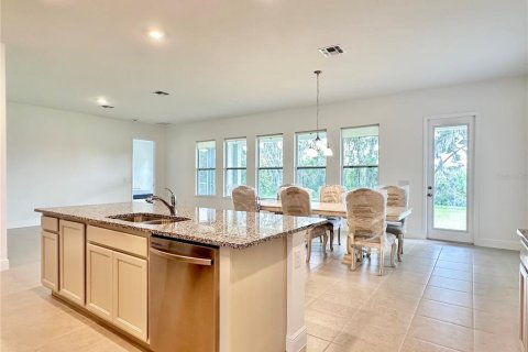 House in Winter Garden, Florida 4 bedrooms, 242.01 sq.m. № 2101694 - photo 13