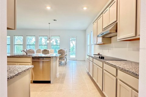 House in Winter Garden, Florida 4 bedrooms, 242.01 sq.m. № 2101694 - photo 11