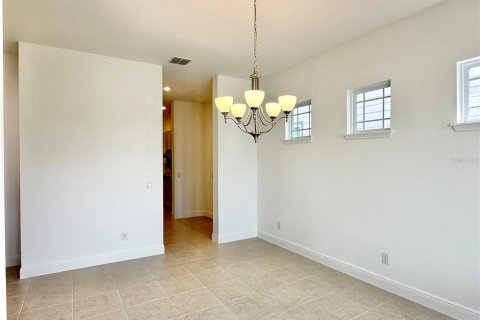 House in Winter Garden, Florida 4 bedrooms, 242.01 sq.m. № 2101694 - photo 6