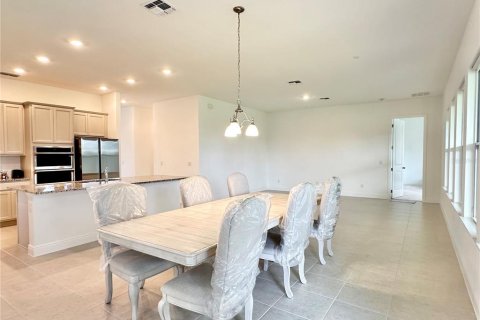 House in Winter Garden, Florida 4 bedrooms, 242.01 sq.m. № 2101694 - photo 18