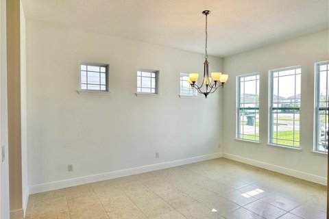 House in Winter Garden, Florida 4 bedrooms, 242.01 sq.m. № 2101694 - photo 5