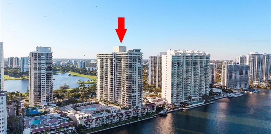 Condominio en Aventura, Florida, 2 dormitorios  № 2033719
