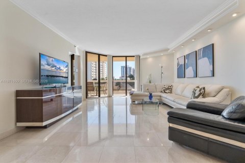 Condominio en venta en Aventura, Florida, 2 dormitorios, 150.69 m2 № 2033719 - foto 3