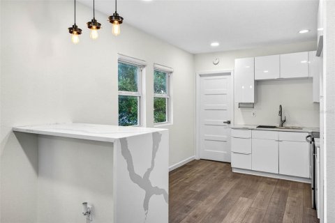 Apartamento en alquiler en Tampa, Florida, 3 dormitorios, 100.61 m2 № 2118352 - foto 10