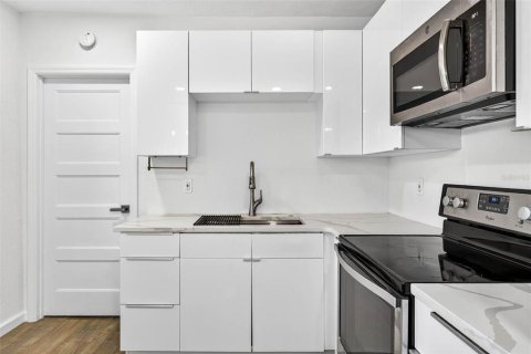 Apartamento en alquiler en Tampa, Florida, 3 dormitorios, 100.61 m2 № 2118352 - foto 11