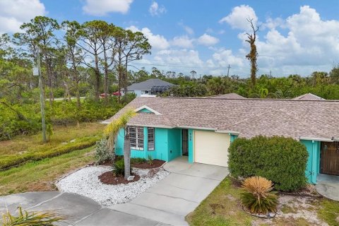 House in Rotonda, Florida 2 bedrooms, 90.3 sq.m. № 1918388 - photo 1