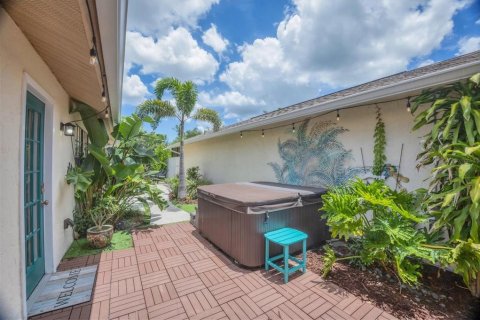 House in Rotonda, Florida 2 bedrooms, 90.3 sq.m. № 1918388 - photo 23