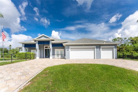 House in Port Charlotte, Florida 3 bedrooms, 227.98 sq.m. № 1743383 - photo 5