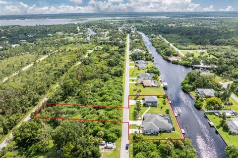 House in Port Charlotte, Florida 3 bedrooms, 227.98 sq.m. № 1743383 - photo 2