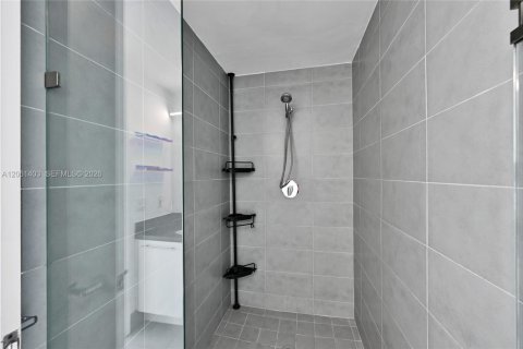 Condo in Miami, Florida, 3 bedrooms  № 2339836 - photo 20