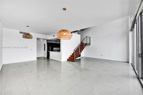 Condo in Miami, Florida, 3 bedrooms  № 2339836 - photo 4