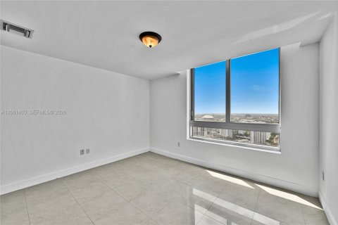 Condo in Miami, Florida, 3 bedrooms  № 2339836 - photo 18
