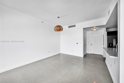 Condo in Miami, Florida, 3 bedrooms  № 2339836 - photo 6