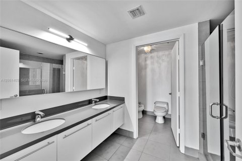 Condo in Miami, Florida, 3 bedrooms  № 2339836 - photo 24