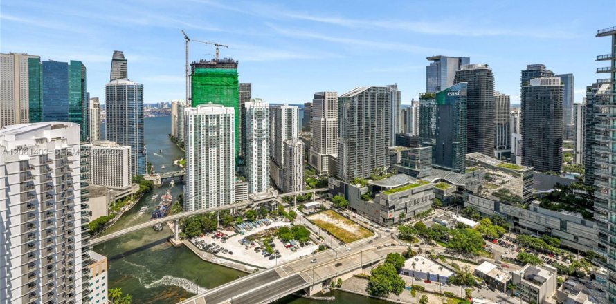 Condo in Miami, Florida, 3 bedrooms  № 2339836