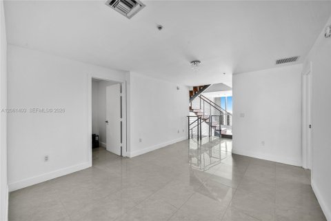Condo in Miami, Florida, 3 bedrooms  № 2339836 - photo 30