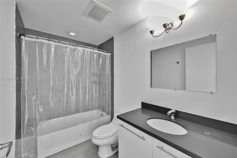 Condo in Miami, Florida, 3 bedrooms  № 2339836 - photo 28