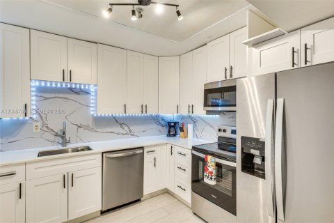 Condo in Sunny Isles Beach, Florida, 1 bedroom  № 2191417 - photo 6