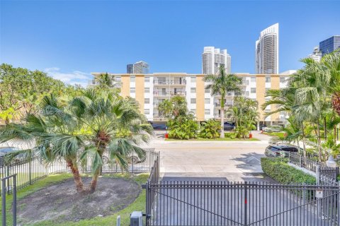 Condo in Sunny Isles Beach, Florida, 1 bedroom  № 2191417 - photo 16