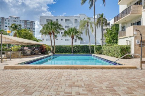 Condo in Sunny Isles Beach, Florida, 1 bedroom  № 2191417 - photo 14