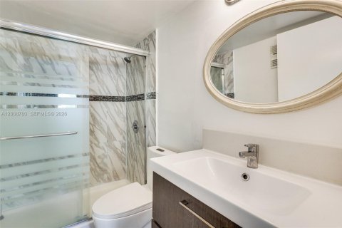 Condo in Sunny Isles Beach, Florida, 1 bedroom  № 2191417 - photo 13