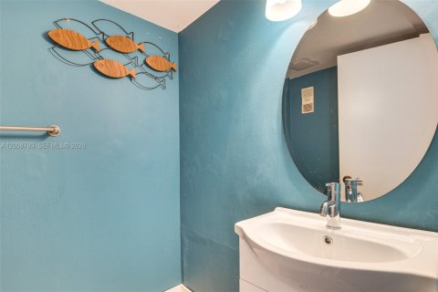 Condo in Sunny Isles Beach, Florida, 1 bedroom  № 2191417 - photo 21